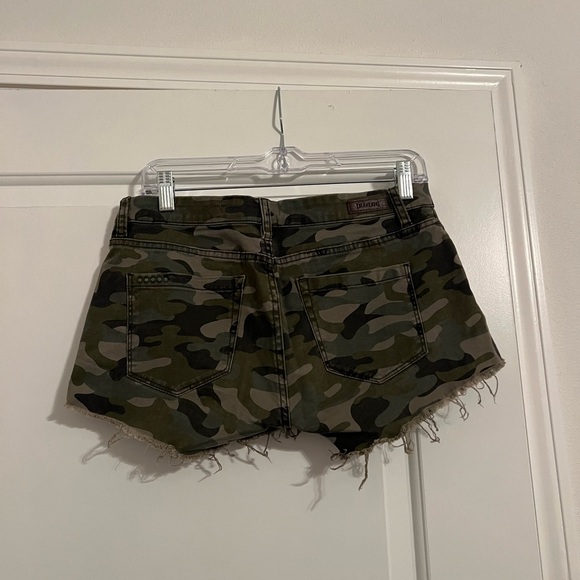 BlankNYC camo low rise denim shorts size 27 - Picture 2 of 3